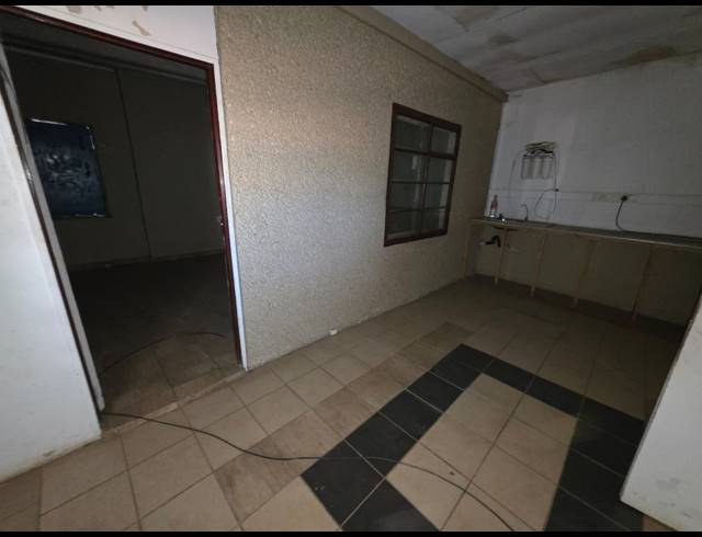 1,450M² BUILDING FOR SALE IN VAALPARK